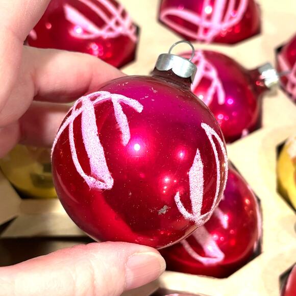 Vintage blown glass Christmas tree ornaments pink gold white flocking lot of 10 - Picture 10 of 11